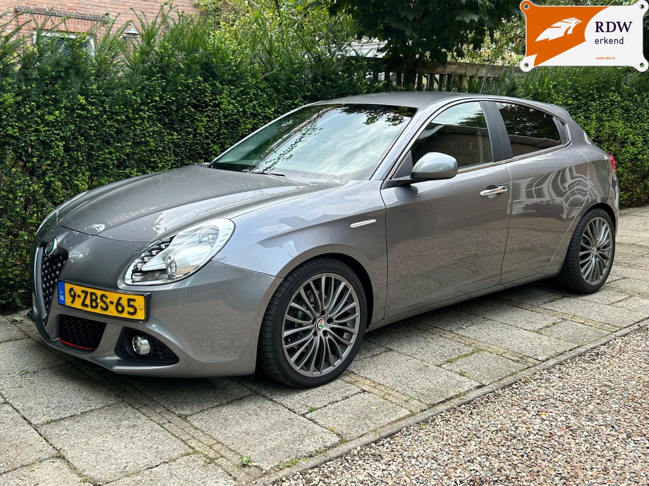 Alfa Romeo Giulietta - 1.4 T Distinctive Lusso Uconnect/PDC - AutoWereld.nl