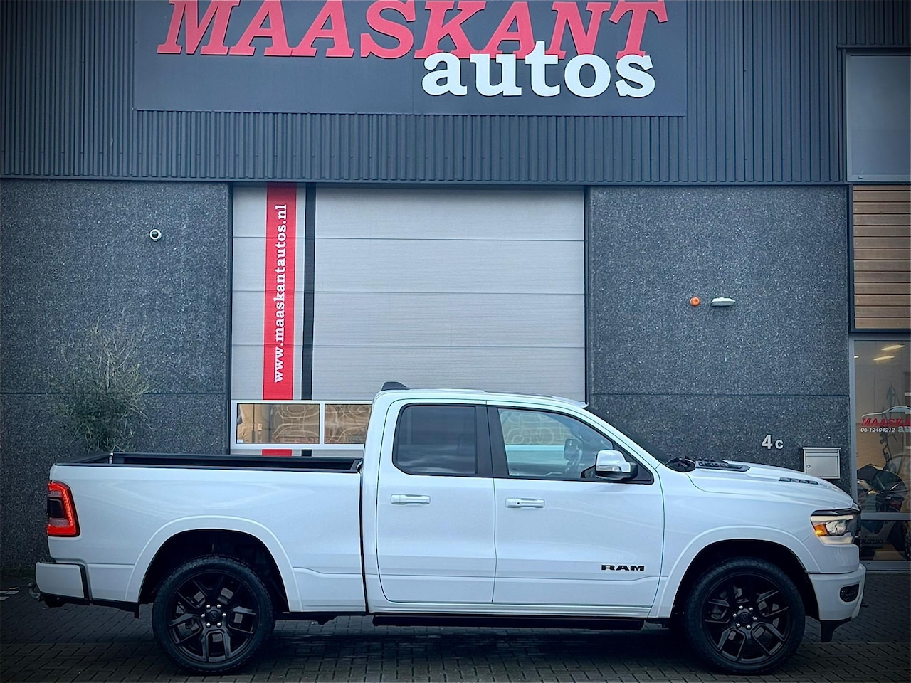 Dodge Ram 1500 - Laramie / 5.7 V8 / Crew cab / Adaptive cruise / Pearl white / 1st owner / ONLY 46372KM! - AutoWereld.nl