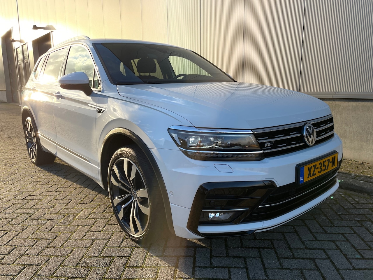 Volkswagen Tiguan Allspace - 1.5 TSI Highline Business R-Line 7 Persoons / Camera - AutoWereld.nl