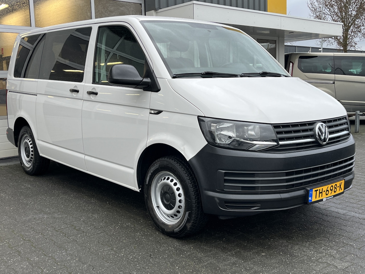 Volkswagen Transporter Kombi - 9-persoons 2.0 TDI L1H1 Airco BTW en BPM vrij 1e eigenaar Euro 6 Combi Personenbus Passeng - AutoWereld.nl