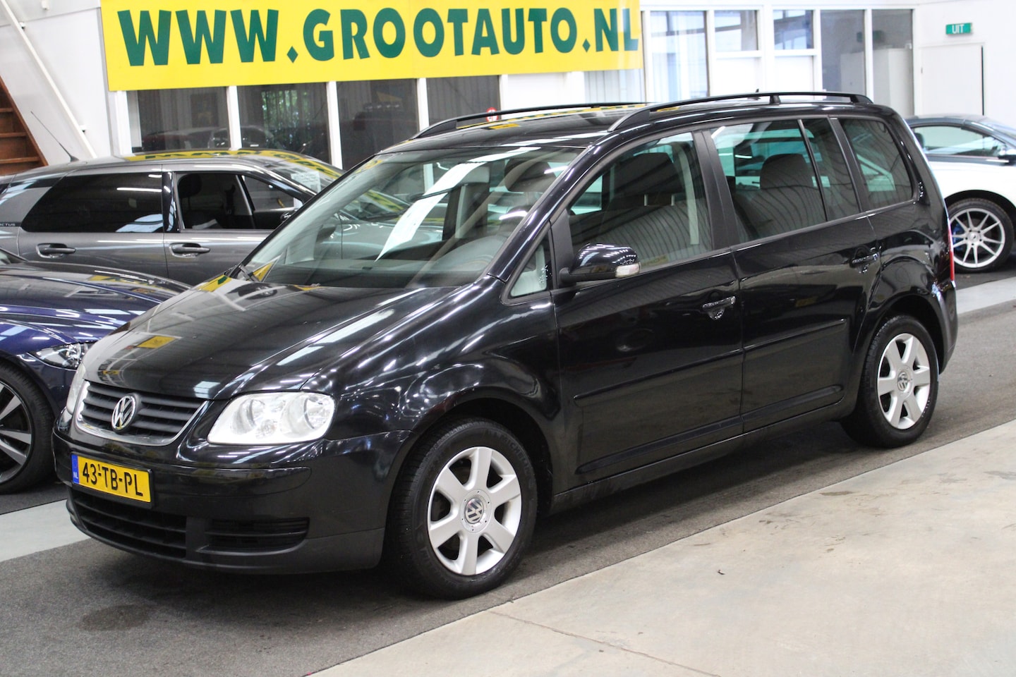 Volkswagen Touran - 1.6-16V FSI Business Airco, Cruise control, NAP, Isofix - AutoWereld.nl