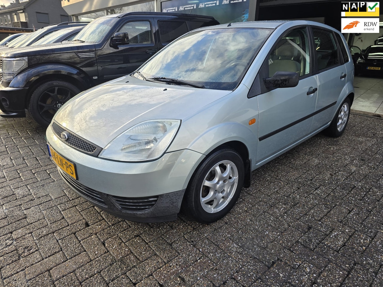 Ford Fiesta - 1.4-16V Ambiente | AUTOMAAT | AIRCO | 12 MND GARANTIE | NW APK | - AutoWereld.nl