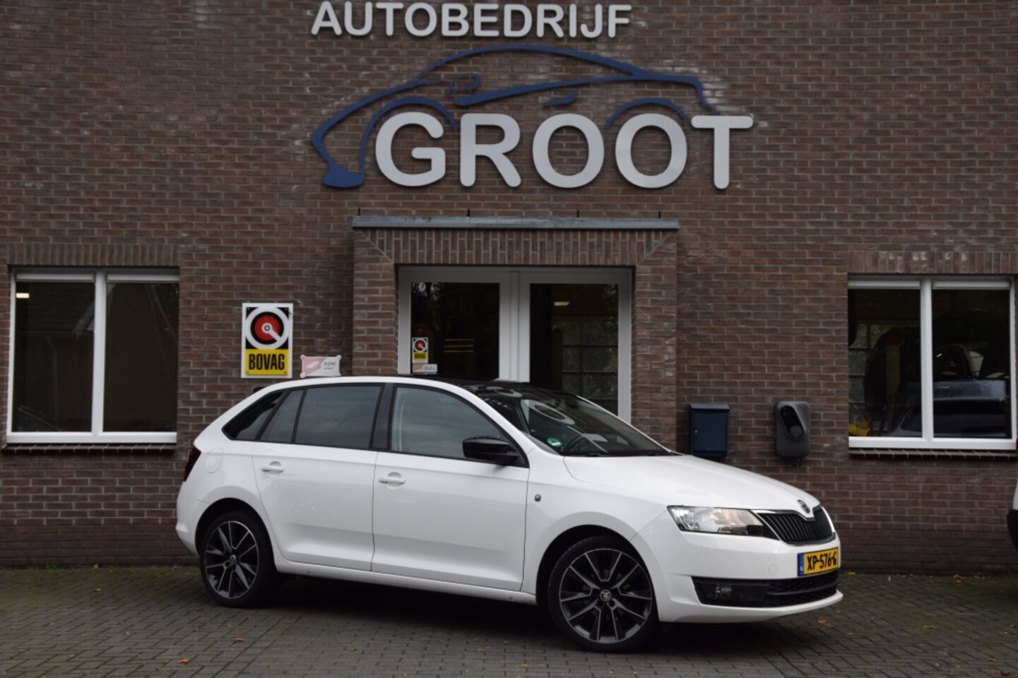 Skoda Rapid - 1.2 TSI GREENTECH ACTIVE! TREKHAAK/XENON/PANO.DAK/STOELVERW. - AutoWereld.nl