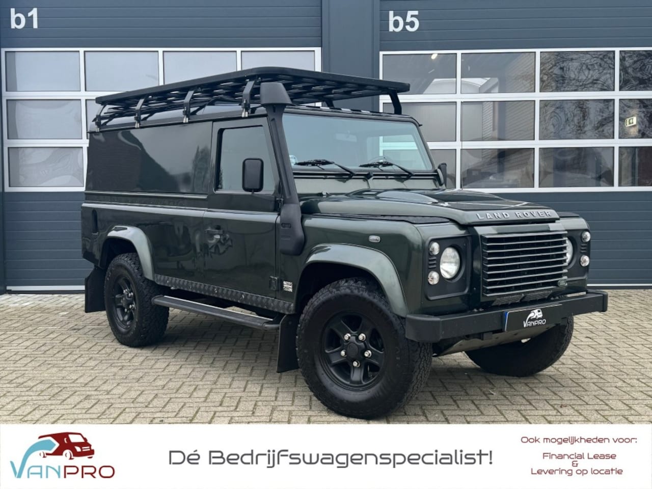 Land Rover Defender 110 - 2.4 TD 110 S YOUNGTIMER / NL AUTO /  Airco / Volledig geïsoleerd - AutoWereld.nl