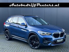 BMW X1 - sDrive20i Sport Line P-dak LED Navi H/K Sfeerlicht Trekhaak