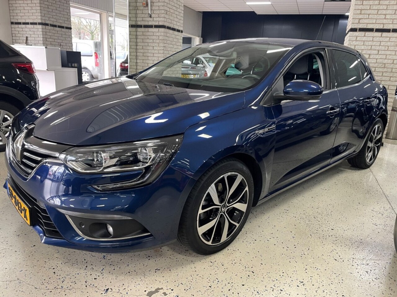 Renault Mégane - 1.2 TCE BOSE Automaat Leder Stof Camera ECC CRUISE - AutoWereld.nl