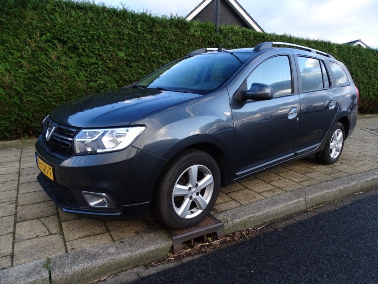 Dacia Logan - 0.9 TCE LAUREATE-115666 Km-Airco-Media-Blth-Trkh-Pdc - AutoWereld.nl