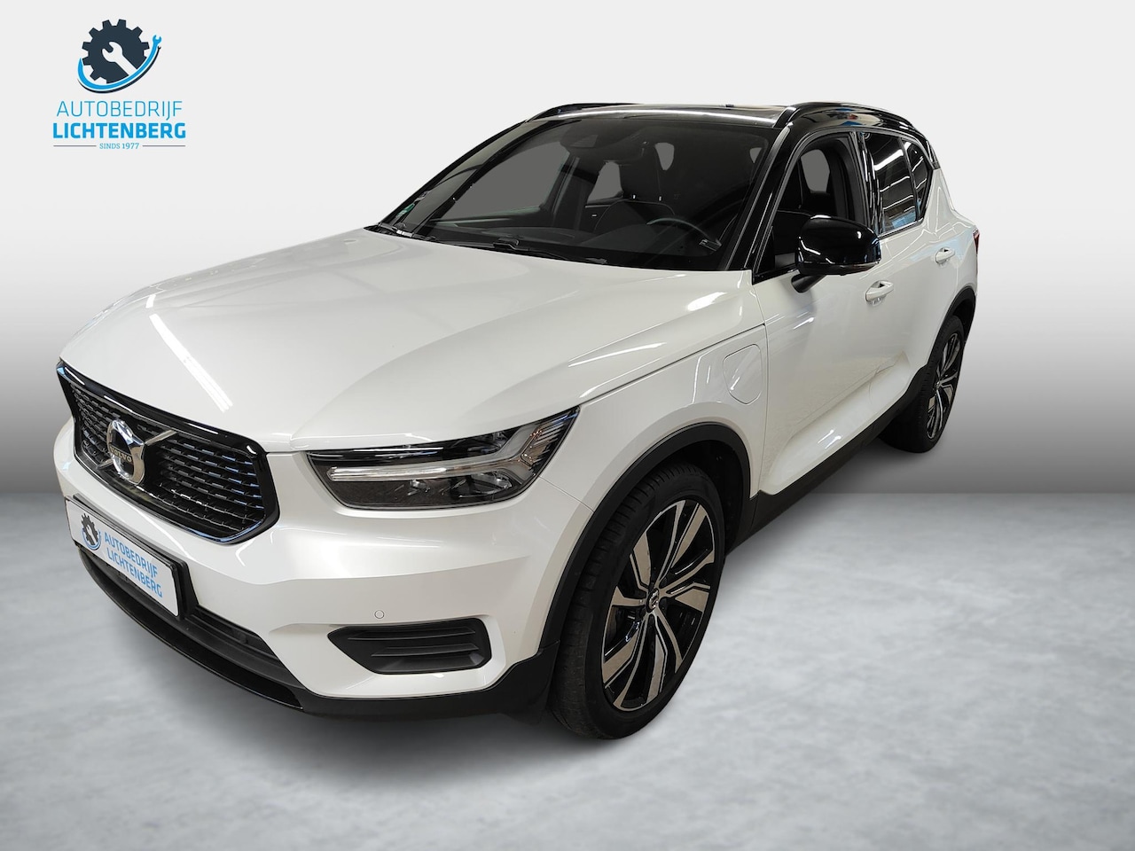 Volvo XC40 - 1.5 T5 Recharge R-Design Panoramadak / Plug-in / Foto's volgen - AutoWereld.nl