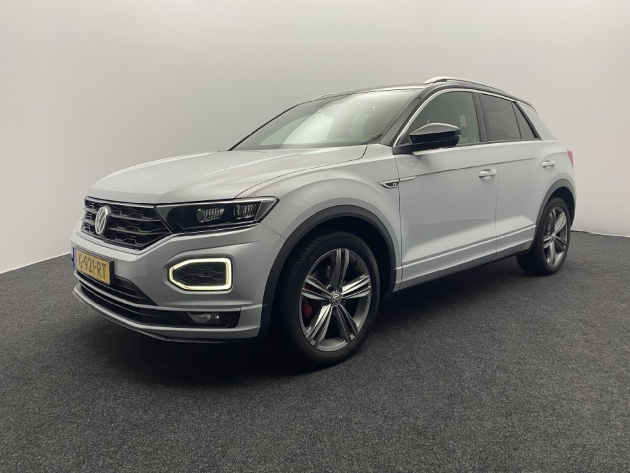 Volkswagen T-Roc - 1.5 TSI Sport Business R | Panoramadak | Achteruitrijcamera | Navigatie - AutoWereld.nl