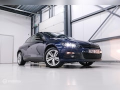 Volkswagen Scirocco - 1.4 TSI Match | Xenon | A-Z onderhouden | Halfleder | Stuurwielbediening | zeer mooi |