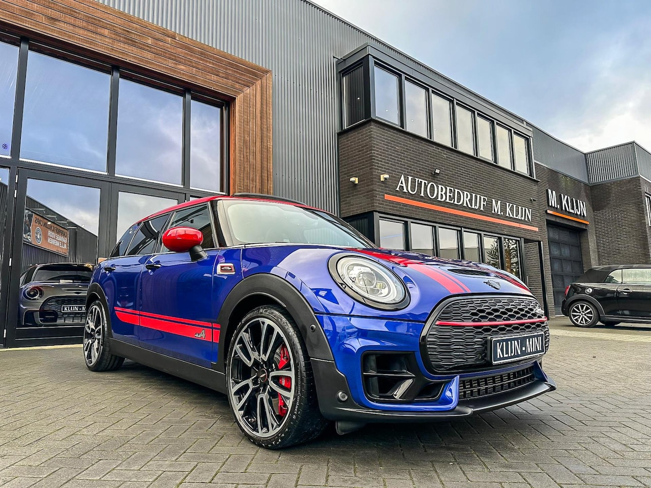 MINI Clubman - Mini 2.0 JCW ALL4 F1 aut 306pk Starlight/Pano/Leer/HK/Camera/Head Up/Uniek - AutoWereld.nl