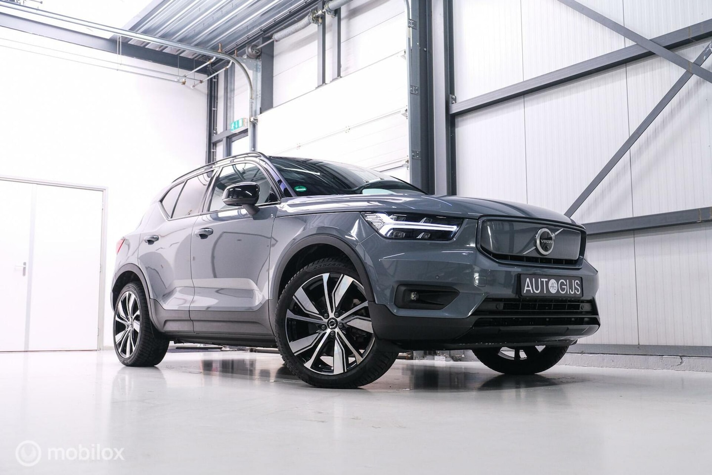 Volvo XC40 - Recharge P8 AWD R-Design | 360 cam | Panorama | Leder alcantara | DAB | LED | Stoel en stu - AutoWereld.nl