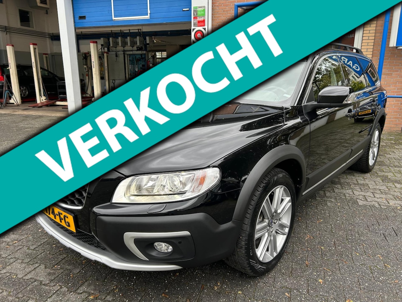 Volvo XC70 - 2.4 D5 AWD|Uniek lage km. stand!|Schadevrij|Trekhaak|Erg mooie auto! - AutoWereld.nl