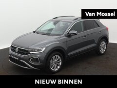 Volkswagen T-Roc - 1.5 TSI Life Edition 150 PK Automaat | Navigatie | Apple Carplay | Climate control | Camer