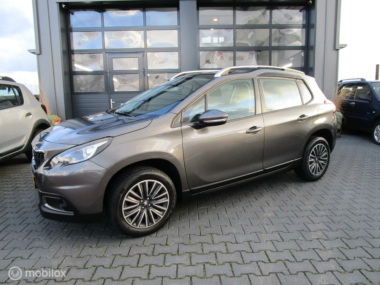 Peugeot 2008 - 1.2 PureTech Blue Lion 1e Eig Org NL Hoge instap - AutoWereld.nl