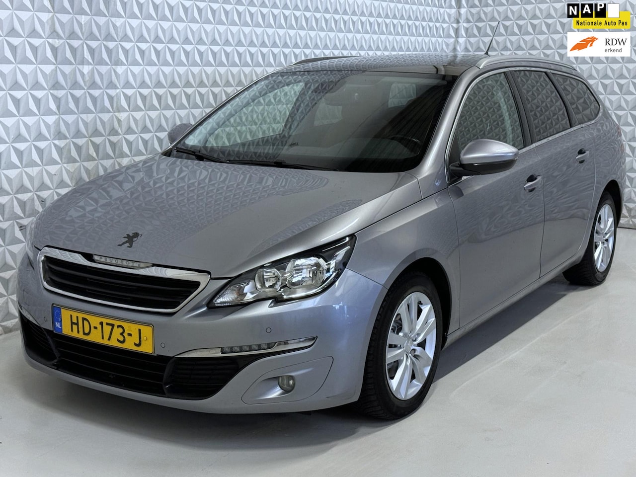 Peugeot 308 SW - 1.6 BlueHDI Panoramadak + VOL LEER (2015) - AutoWereld.nl