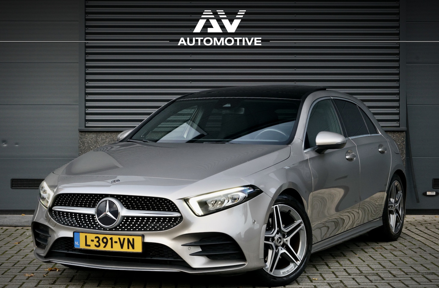 Mercedes-Benz A-klasse - 180 d AMG Premium Plus | Panorama dak | Burmester | Widescreen | Sfeerverlichting | Alcant - AutoWereld.nl