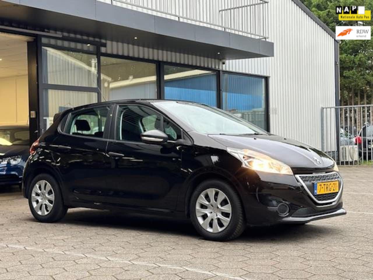 Peugeot 208 - Access / 2014 / 88.934 KM NaP / Airco / Cruise - AutoWereld.nl