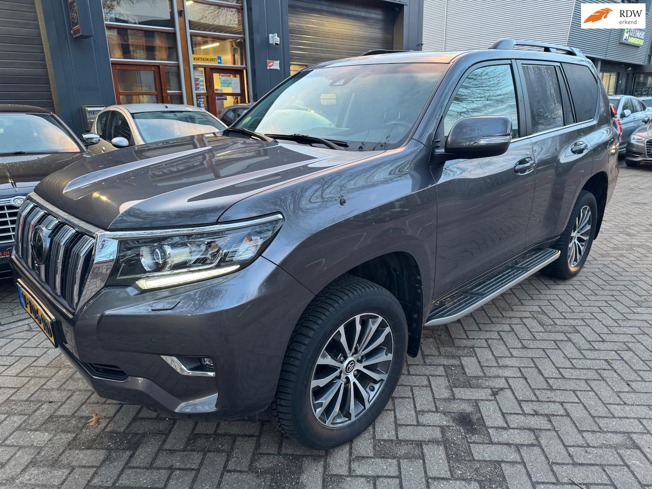 Toyota Land Cruiser - 2.8 D-4D-F Executive Blind Van extra laadruimte - AutoWereld.nl