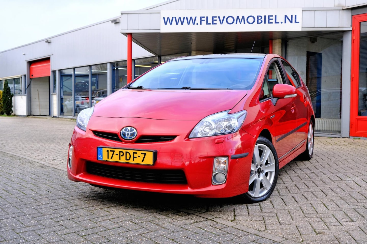 Toyota Prius - 1.8 Executive Aut. Leder|Pano|Navi|HUD|LMV - AutoWereld.nl