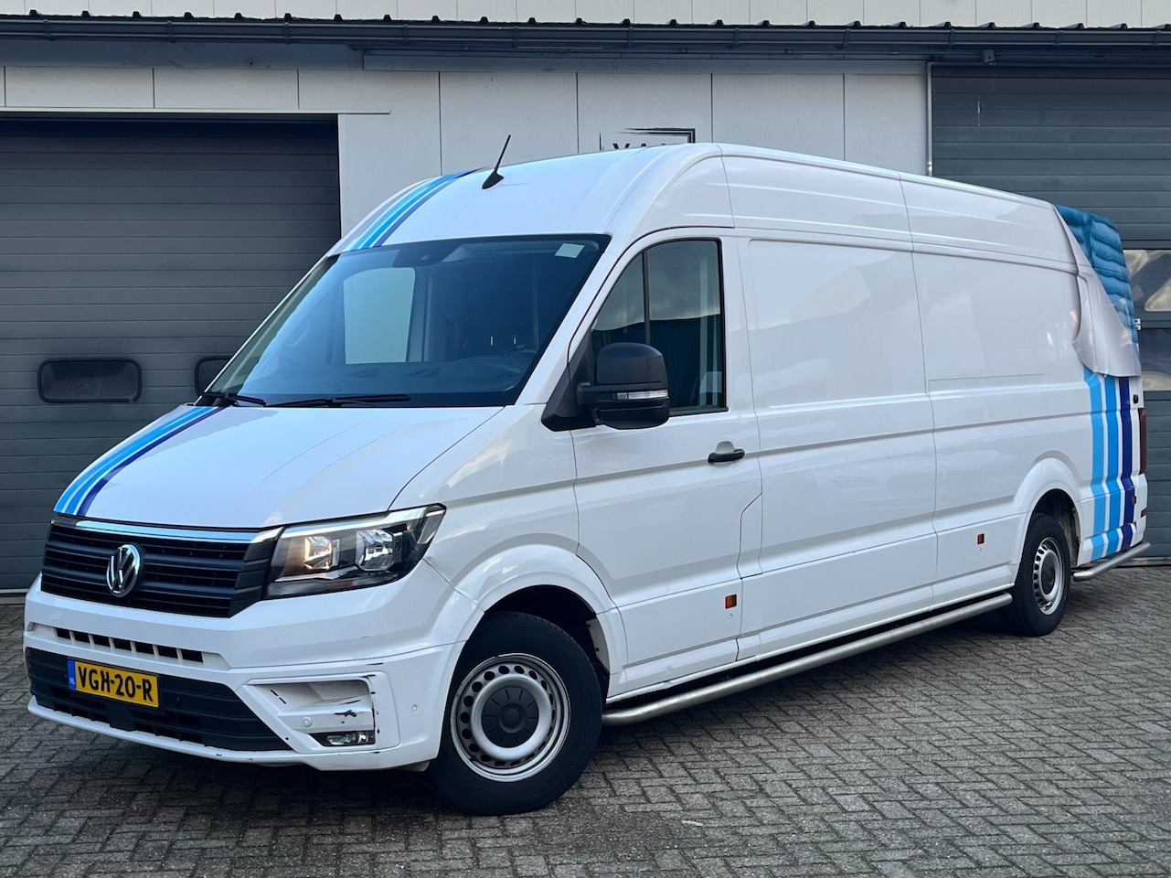 Volkswagen Crafter - 35 2.0TDI 177pk Autom. L5H3 SUPERMAXI Highline Airco Cruise - AutoWereld.nl