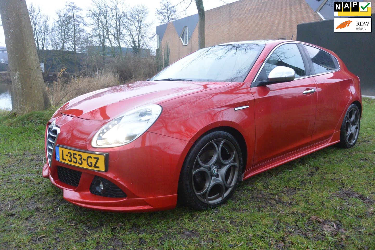 Alfa Romeo Giulietta - 1.4 T Distinctive*airco*cruise*leer*panorama*appleCarplay - AutoWereld.nl