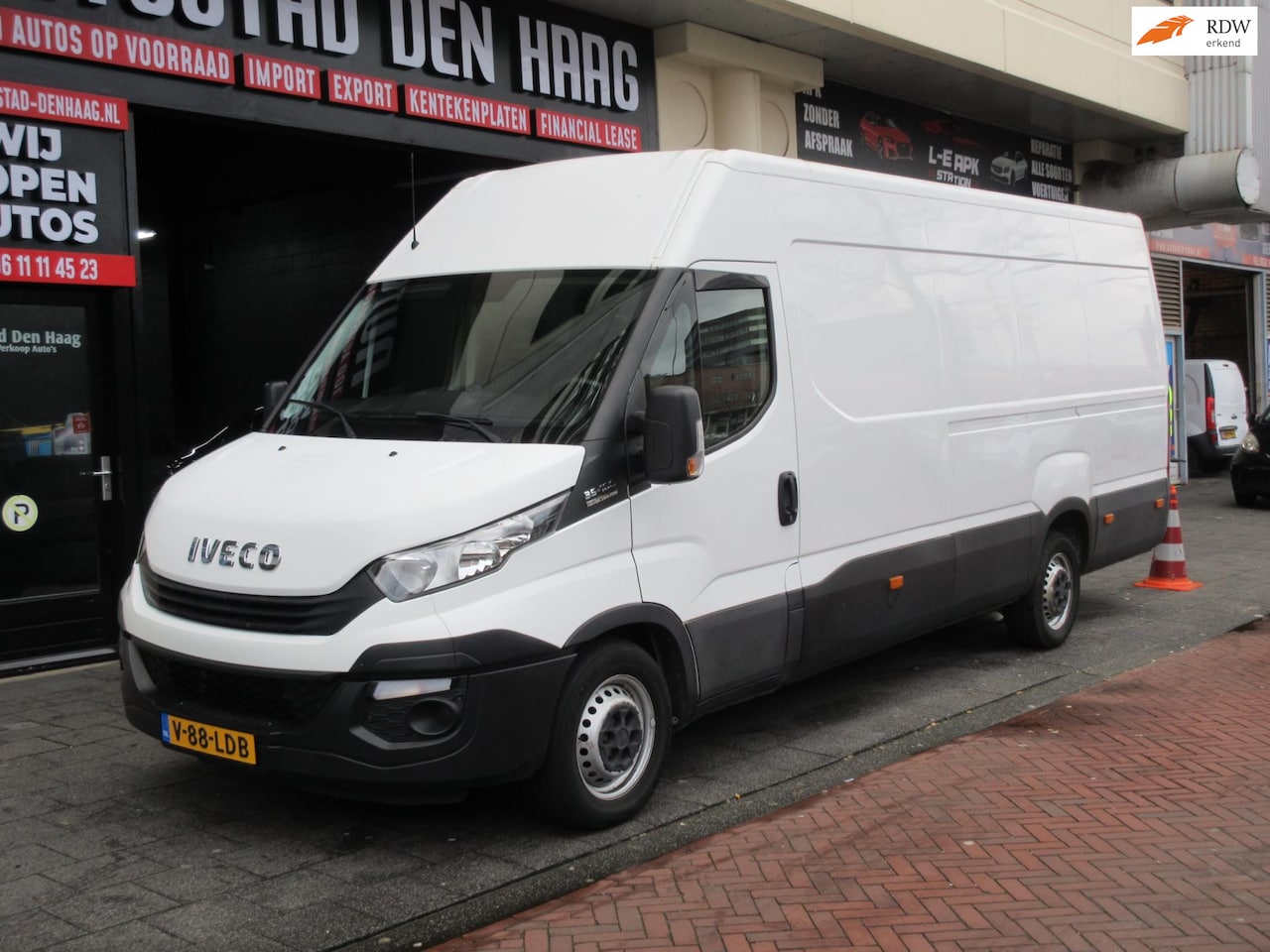 Iveco Daily - 35S16V 2.3 410 H3 Automaat Clima PDC - AutoWereld.nl