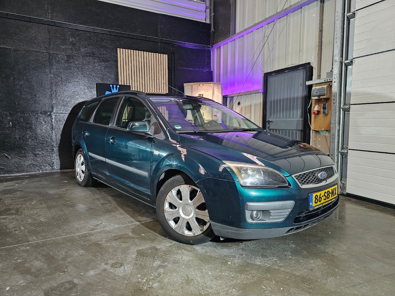 Ford Focus Wagon - 1.6-16V Futura Airco, Auto. dimlicht, telefoonverbinding - AutoWereld.nl