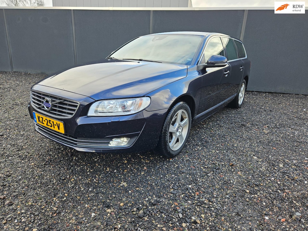 Volvo V70 - 2.0 D3 Polar+ AUT.LEDER-NAVI-XENON-TREKHAAK - AutoWereld.nl