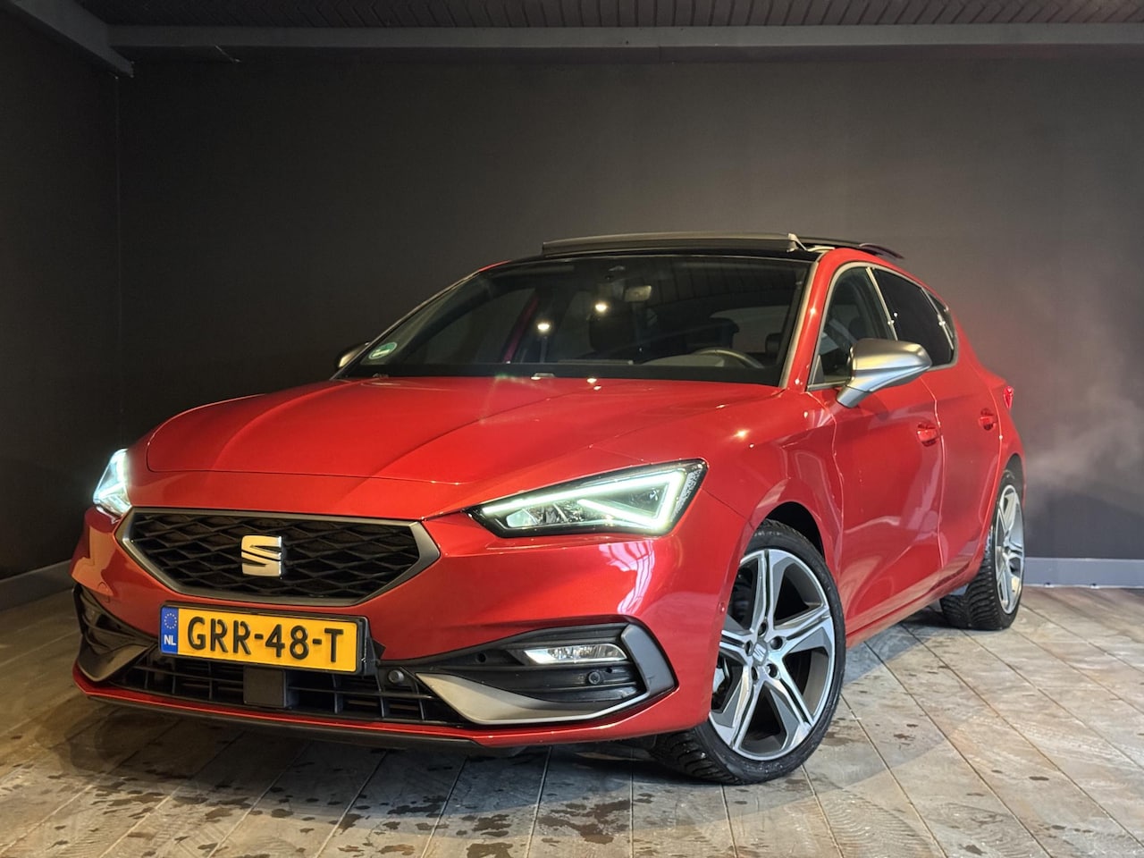 Seat Leon - 1.5 eTSI FR Launch Edition 1.5 eTSI FR Launch Edition - AutoWereld.nl