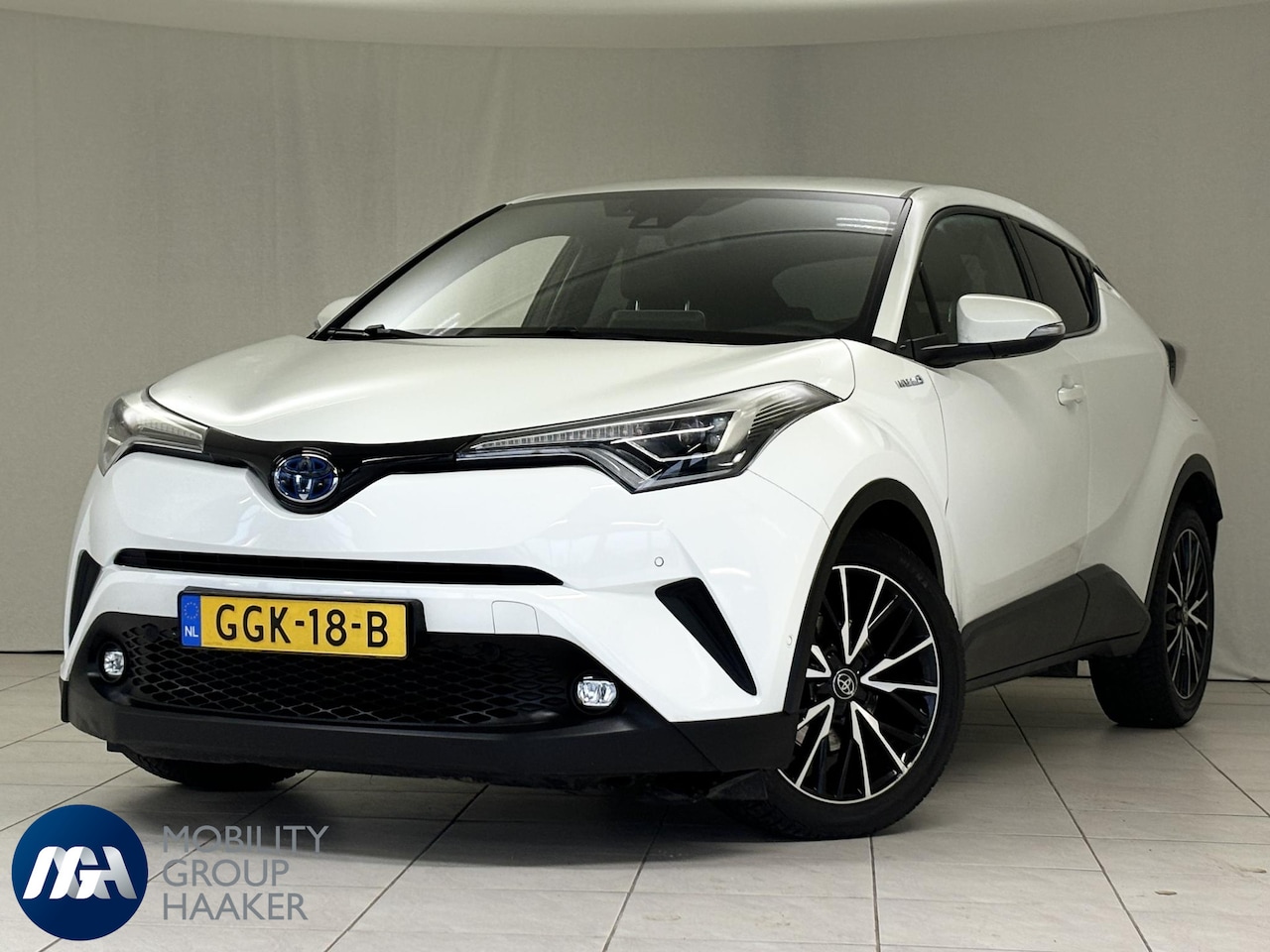 Toyota C-HR - 1.8 Hybrid Dynamic I Navigatie I Parkeercamera I Stoelverwarming I Lederen Bekleding - AutoWereld.nl