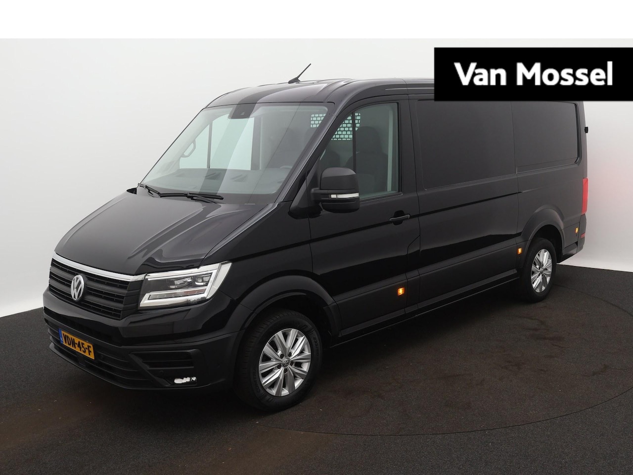 Volkswagen Crafter - 35 2.0 TDI L3H2 Highline | Radio | Bluetooth | Camera | Parkeerhulp voor + achter | Trekha - AutoWereld.nl