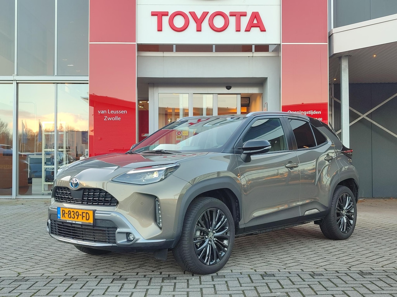 Toyota Yaris Cross - 1.5 Hybrid Adventure 4S-BANDEN JBL-AUDIO HEAD-UP STOEL/STUURVERW KEYLESS NAVI APPLE/ANDROI - AutoWereld.nl