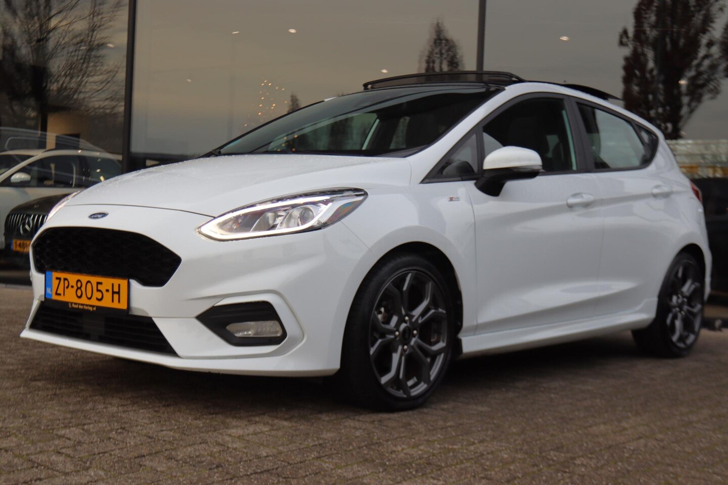 Ford Fiesta - 1.0 ECOBOOST ST-LINE | PANO | CARPLAY | LED | CRUISE | PDC | NAVI | CLIMATE - AutoWereld.nl