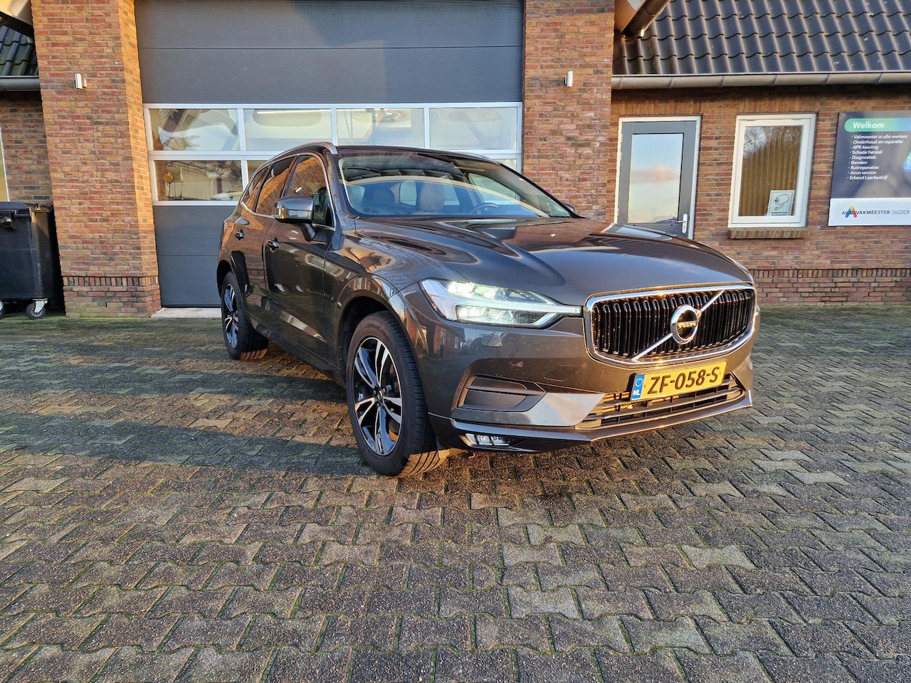 Volvo XC60 - 2.0 T5 AWD Momentum 1e eig. NIEUWSTAAT NED AUTO - AutoWereld.nl