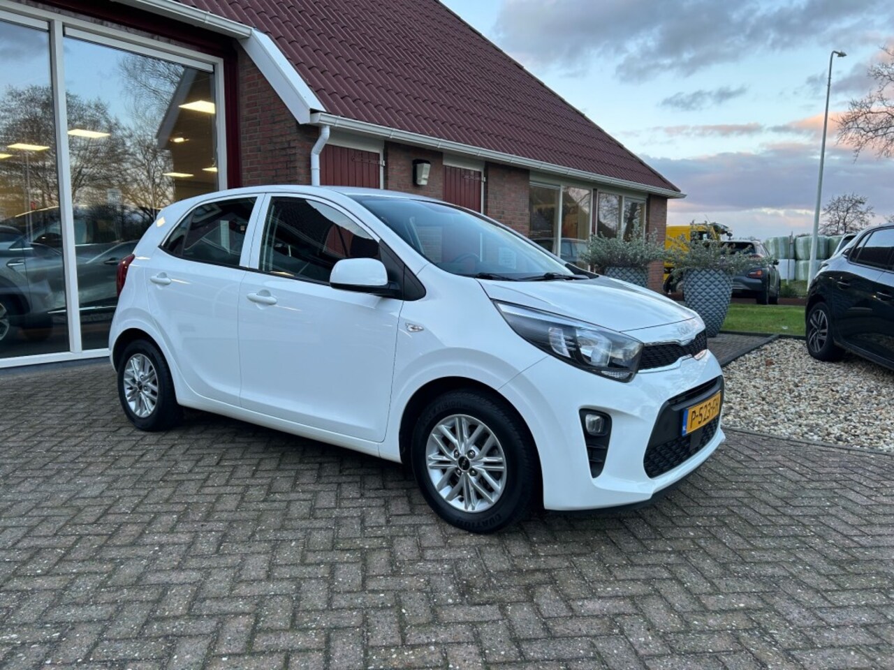 Kia Picanto - 1.0 DPI DYNAMICLINE 5-DRS LUXE UITVOERING! - AutoWereld.nl