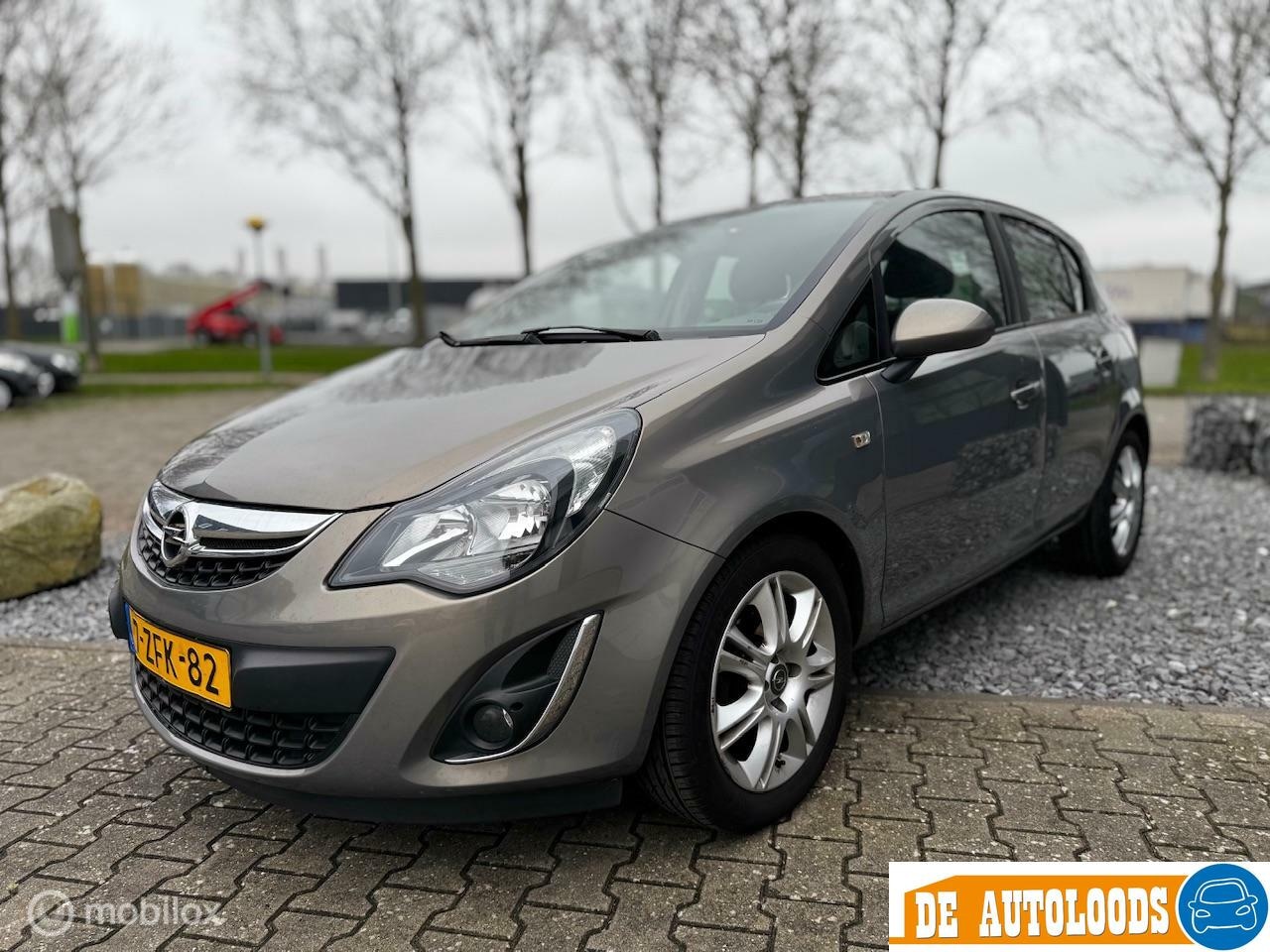 Opel Corsa - 1.2 16V BlitZ Navi PDC Stuurverwarming Bluetooth - AutoWereld.nl