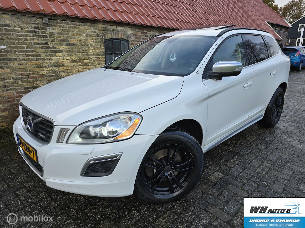 Volvo XC60 - 2.0 D3 R-Design | Open dak | 18inch | Zeer mooi! - AutoWereld.nl