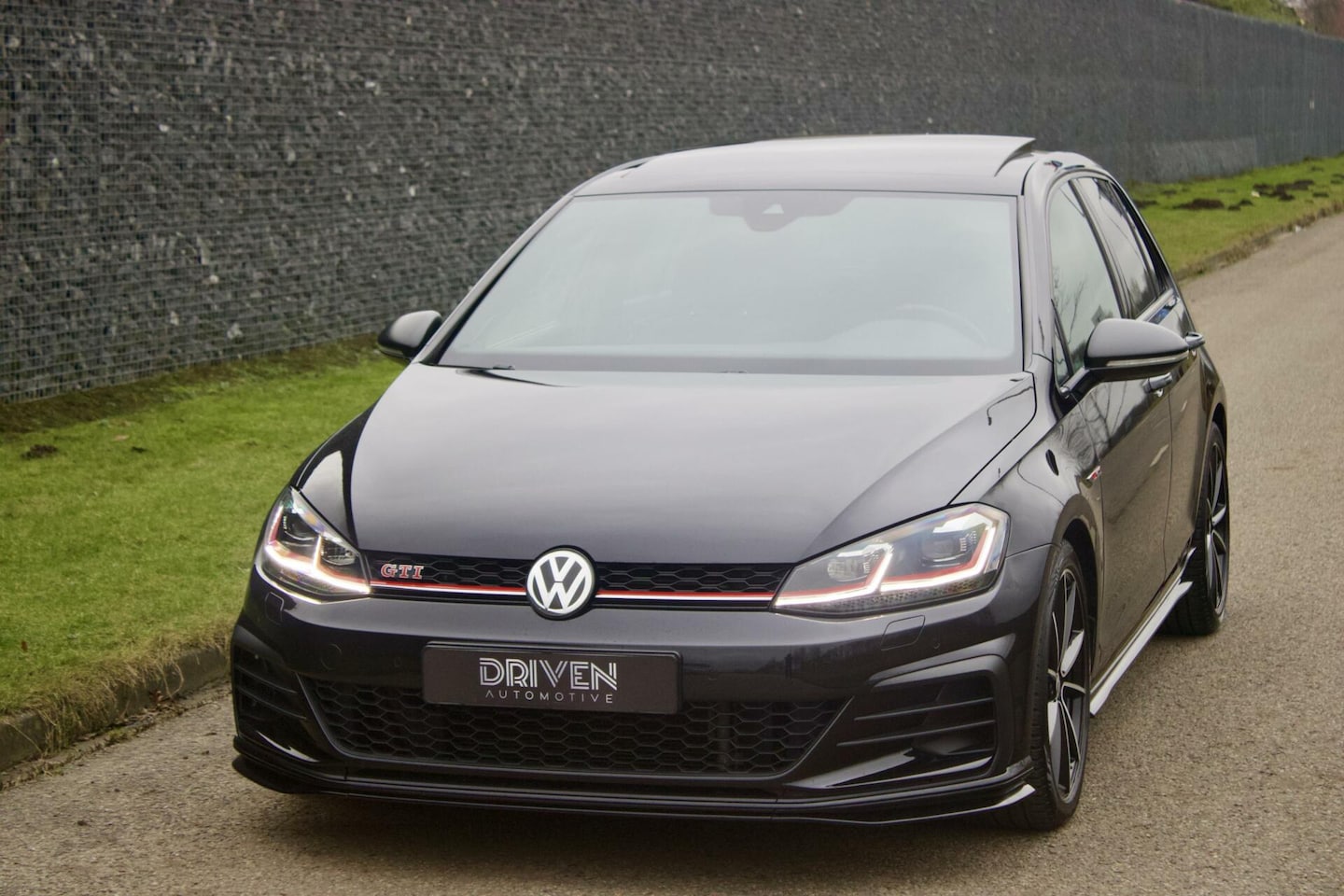 Volkswagen Golf - 2.0 TSI GTI TCR | Panorama - DynAudio - DCC - AutoWereld.nl