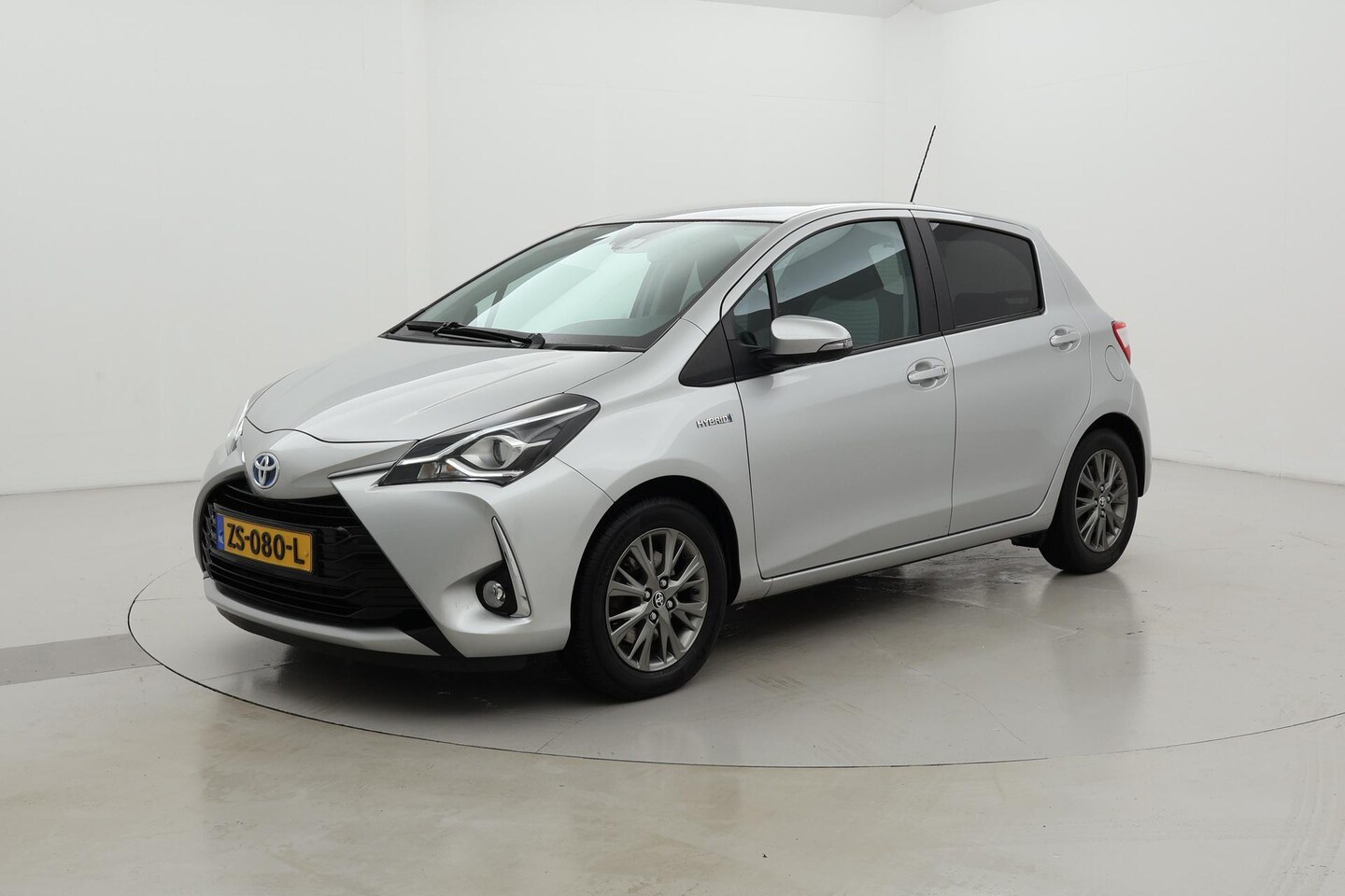 Toyota Yaris - 1.5 Hybrid Dynamic | Fietsensteun | Navigatie - AutoWereld.nl