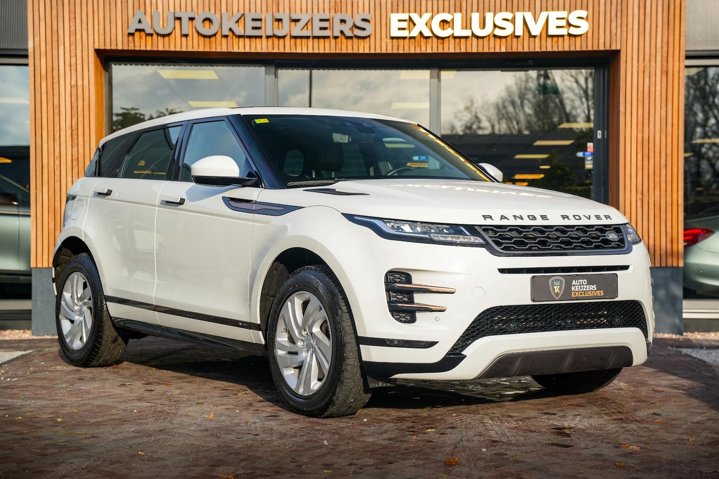 Land Rover Range Rover Evoque - 2.0 P200 AWD R-Dynamic S Panoramadak Navi Leer Trekhaak - AutoWereld.nl