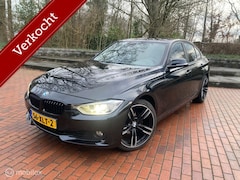 BMW 3-serie - 320i Upgrade Edition AUTOMAAT/ CRUISE/ PDC/