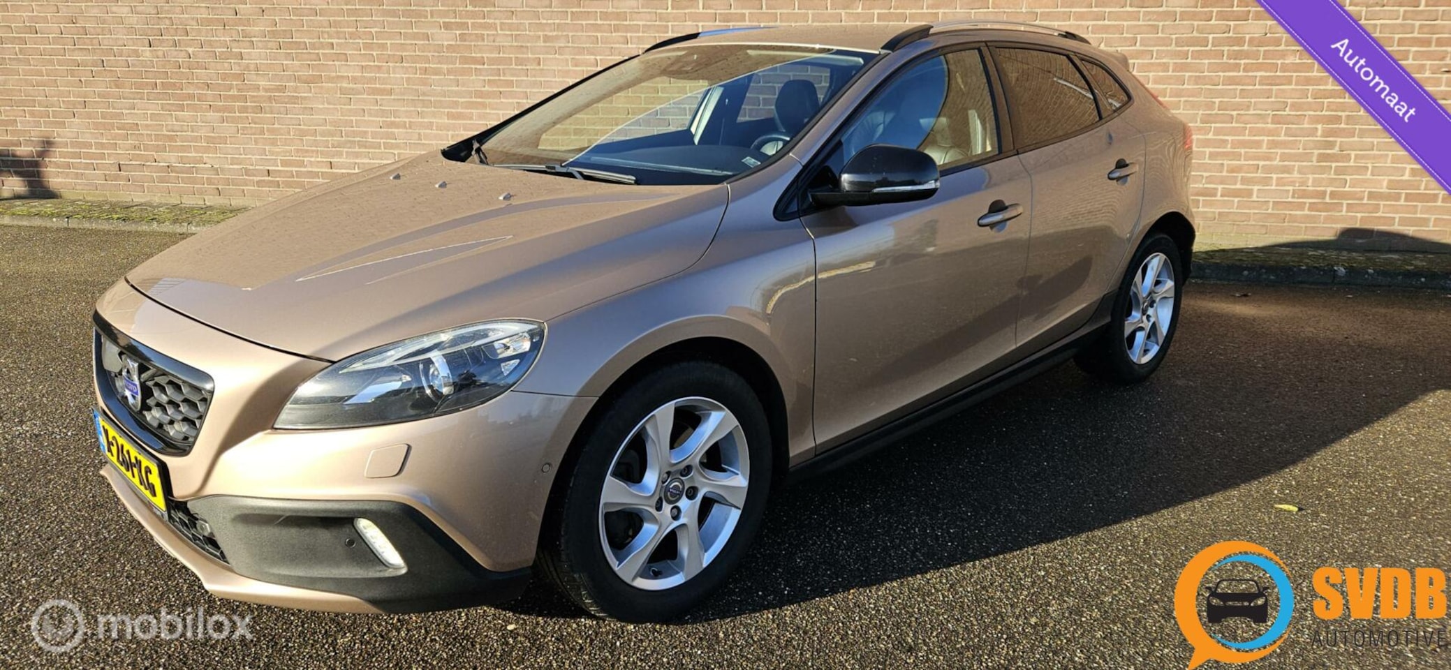 Volvo V40 Cross Country - 2.5 T5 AWD 255pk/autom/leder/navi/ - AutoWereld.nl