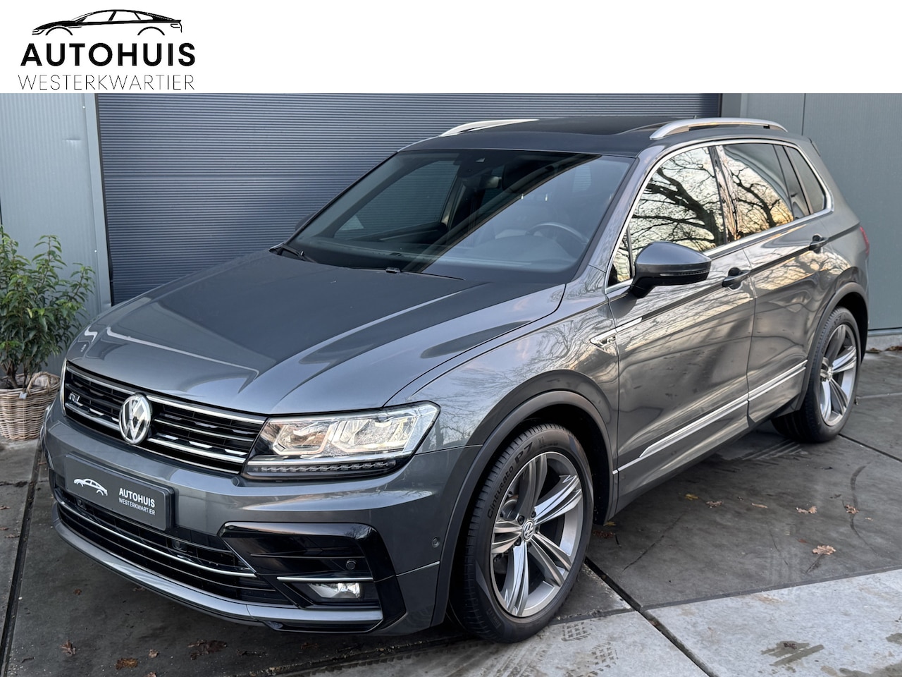 Volkswagen Tiguan - 1.5 TSI 150pk DSG ACT Highline R-line 2x R-line Panorama dak Trekhaak Camera Keyless Virtu - AutoWereld.nl