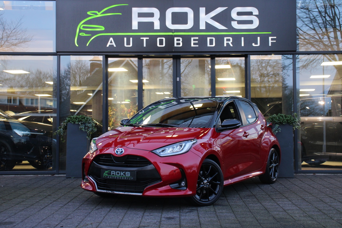 Toyota Yaris - 1.5 Hybrid 130 Executive Bi-Tone Navi/Camera/Pdc/Headup/Keyless/JBL/H-Leder - AutoWereld.nl