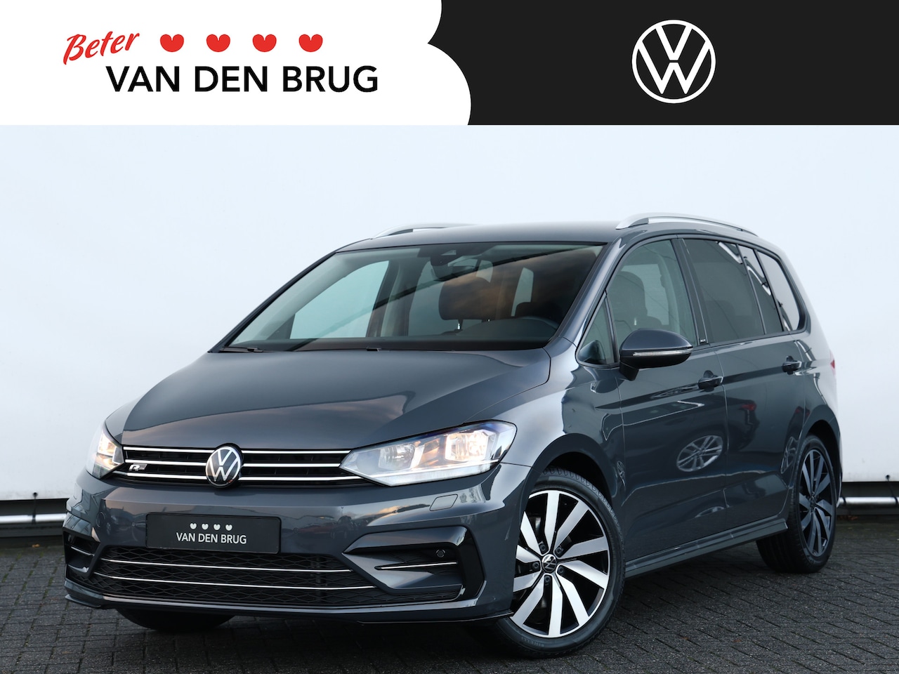 Volkswagen Touran - 1.5 TSI R-line 150pk Automaat | 7-persoons | Navigatie | Digitaal dashboard | Camera | sto - AutoWereld.nl