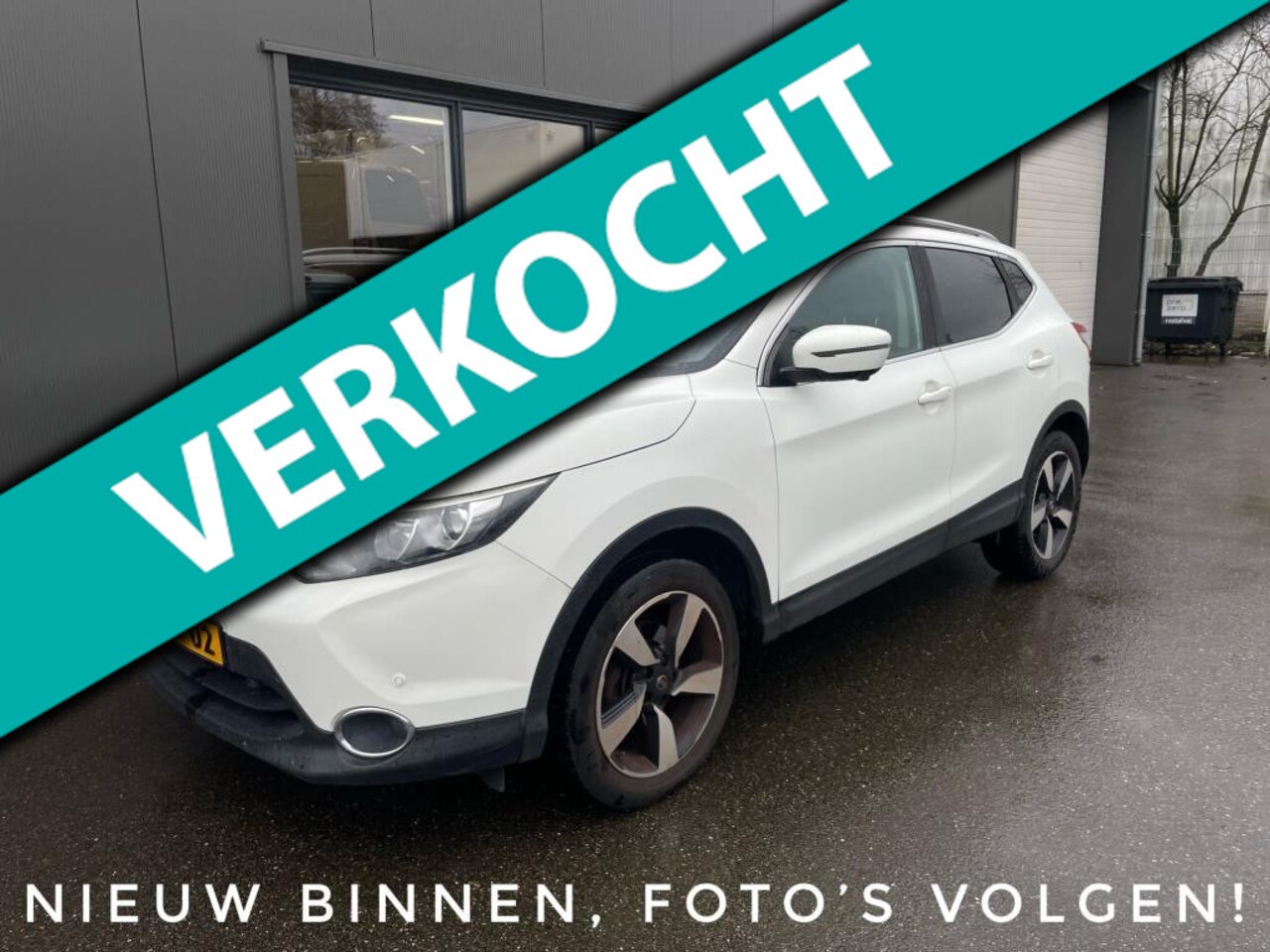 Nissan Qashqai - 1.2 Premier Edition / Navigatie / Panoramadak / Trekhaak! - AutoWereld.nl