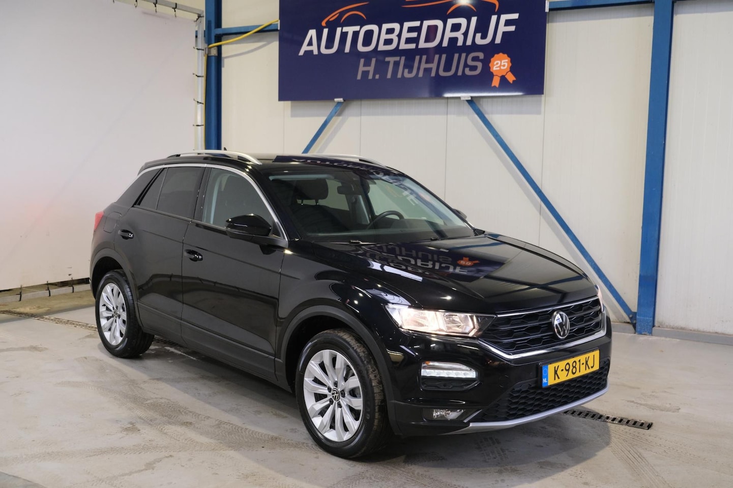 Volkswagen T-Roc - 1.5 TSI Style - N.A.P. Airco, Cruise, Navi, PDC. - AutoWereld.nl