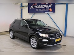 Volkswagen T-Roc - 1.5 TSI Style - N.A.P. Airco, Cruise, Navi, PDC