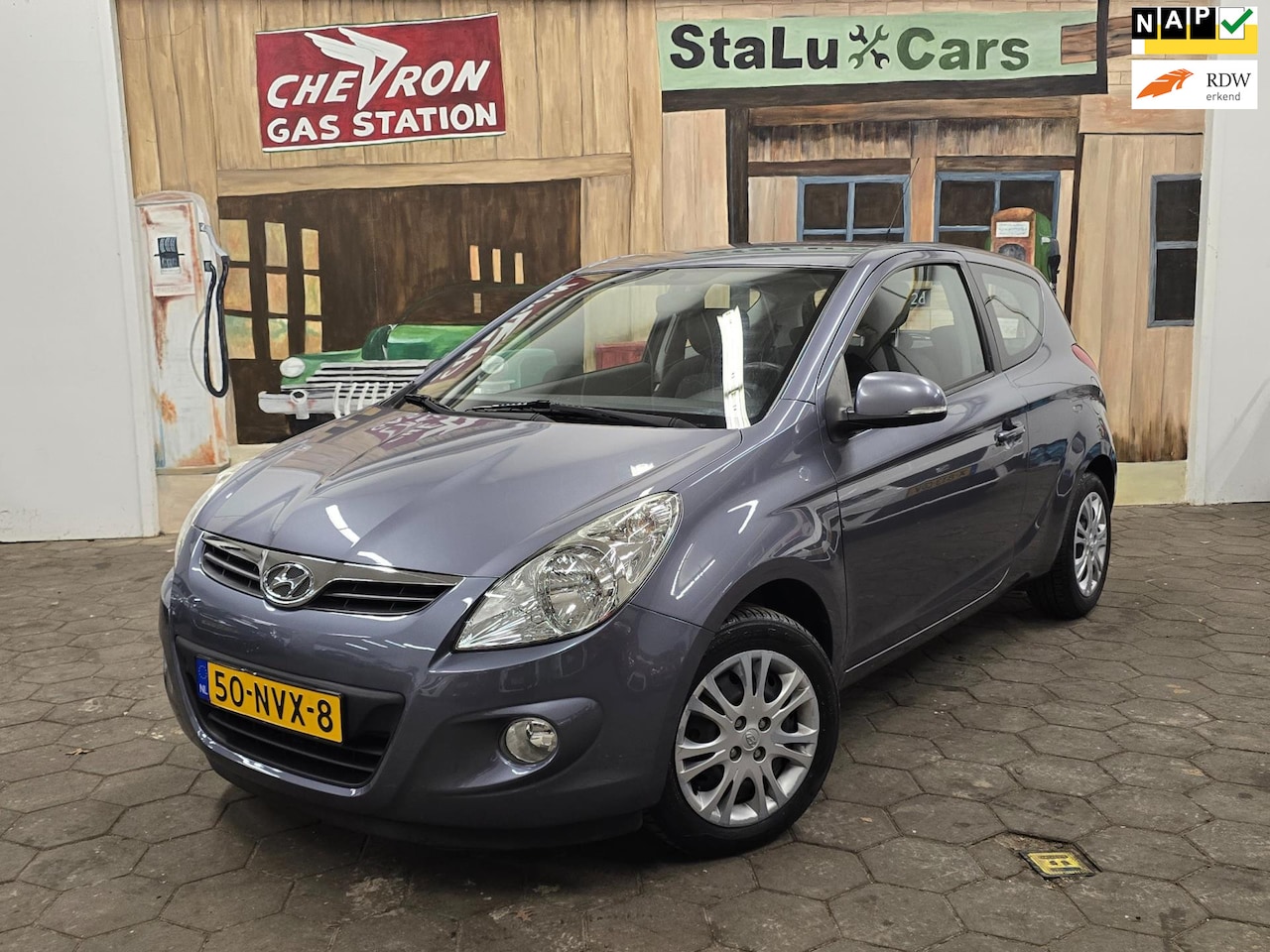 Hyundai i20 - 1.4i i-Motion/AUTOMAAT/AIRCO/N.A.P/APK 12-2025 - AutoWereld.nl